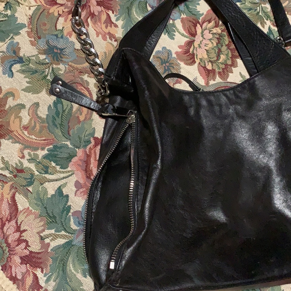 Elegant MICHAEL KORS Black Leather Shoulder Bag - Picture 3 of 7